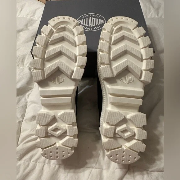 Palladium Revolt Low Textile Chunky Sneakers - NIB - Picture 3 of 16